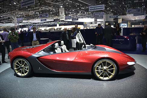Pininfarina - Nel posteriore le luci reinterpretano i temi circolari della storia Pininfarina-Ferrari. Il cofano motore posteriore riprende la grafica a fori circolari di altre realizzazioni storiche dell’atelier.  width=