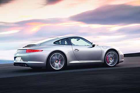 Porsche - Porsche 911 Carrera S auto sportiva width=