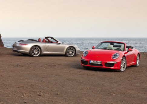 Porsche - Ritroviamo, quale elemento di continuità con la generazione precedente, la presenza della linea spiovente del tetto, che risulta però aggiornato.  width=