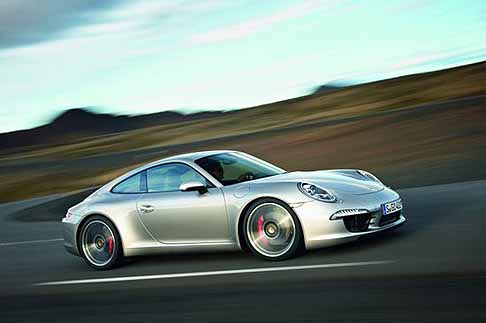 Porsche - Porsche 911 Carrera S fiancata vettura width=