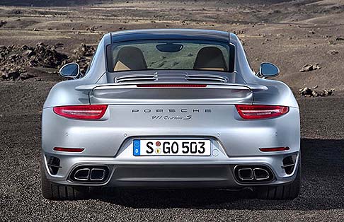 Porsche - Arriva la nuova Porsche 911 Turbo, rinnovata insieme alla sua versione più pepata, la Turbo S, due sportive il cui debutto ufficiale è previsto per la kermesse di Francoforte, appuntamento d’autunno con le novità dedicate all’automotive. width=