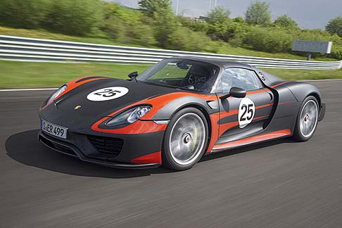 Porsche - Porsche è pronta a lanciare il guanto di sfida alle rivali di sempre, Ferrari, in primis, ma anche McLaren, con la proposta di una hypercar innovativa, il cui sviluppo è arrivato al passo definitivo dell’avvio della produzione in serie. width=