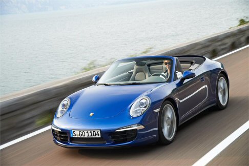 Porsche - Esteticamente le novità delle versioni 4 e 4S sono rappresentate da una carreggiata posteriore più ampia di 22 mm per lato, e pneumatici più larghi di 10 mm. width=