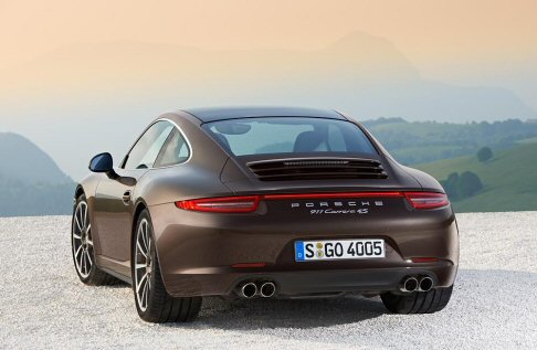 Porsche - Le due vetture sono disponibili in veste di coupè e cabriolet, abbinabili a trasmissioni a sette marce, manuale o doppia frizione PDK. Ogni versione sarà equipaggiata con il nuovo Adaptive Cruise Control (Acc). width=