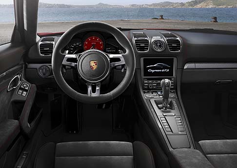 Porsche - Il PASM, di serie, in combinazione con il pacchetto Sport Chrono consente di passare da una sportività aggressiva ad un comfort adatto ai lunghi viaggi. width=