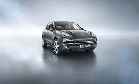 Porsche - Elegante, esclusiva e raffinata, la Porsche Cayenne Platinum Edition è una versione speciale riservata alle vetture abbinate alle unità V6, sia a benzina che diesel. width=