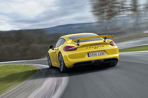 Porsche - Stilisticamente,la sportiva si distingue dalle Coupé a motore centrale tipiche della gamma.  width=