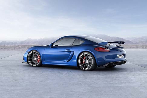 Porsche - Come optional sono disponibili, ad esempio, l'impianto frenante in carboceramica PCCB, sedili a guscio in materiale sintetico rinforzato con fibra di carbonio (CfK), il pacchetto Sport Chrono specifico con la straordinaria Track Precision App e un pacchet width=