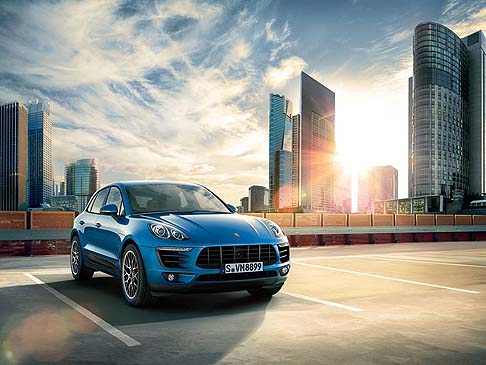 Porsche - Porsche presenta in anteprima mondiale al Salone di Los Angeles il nuovo suv Macan, che nell’esclusiva cornice di Petree Hall di Los Angeles, accompagnato dalla madrina d’eccezione Maria Sharapova, ha celebrato in anteprima il suo debutto. width=