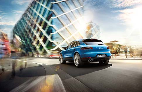 Porsche - Macan S è abbinato al motore a benzina, biturbo V6 3.0 litri da 340 Cv con trazione integrale attiva e cambio 7 marce PDK a doppia frizione. width=