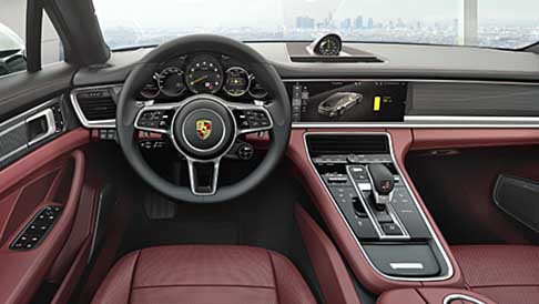 Porsche - Un’opzione utile per le versioni Executive, impiegate come berline con autista, è il Porsche Rear Seat Entertainment di ultima generazione.