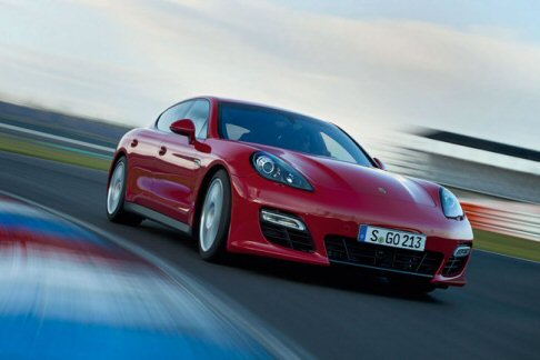Porsche - Direttamente dal Salone di Los Angeles 2011 la tedesca Porsche Panamera GTS, acronimo di GranTurismo Sport. width=