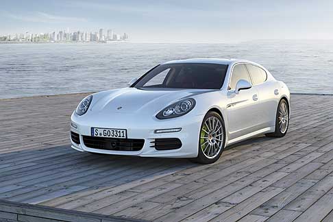 Porsche - Porsche Panamera S e-Hybrid anteprima mondiale al Salone di Shanghai 2013 width=