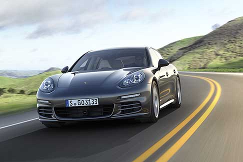 Porsche - Porsche Panamera 4S con motore V6 da 3,0 litri width=
