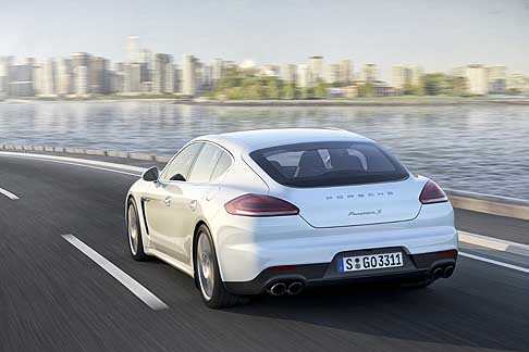 Porsche - Porsche presenta la nuova Panamera S e-Hybrid posteriore width=