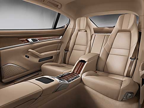 Porsche - Porsche presenta la nuova Panamera S e Panamera 4S con lussuosi sedili posteriori width=