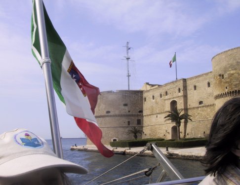 Taranto - Porto di Taranto il Castello aragonese, detto anche Castel Sant´Angelo width=