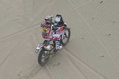 I Tappa Lima - Pisco - Dakar 2013 il portogese Paulo Goncalves su Moto Husqvarna Rally 450 RR width=