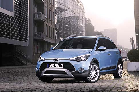 Hyundai - Hyundai i20 Active amplia ulteriormente la gamma i20 e si presenta come una versione più spaziosa e sportiva della cinque porte. width=