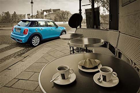 Mini - Al momento di lancio della nuova MINI a 5 porte sarà disponibile con sei motori della nuova generazione, a tre o quattro cilindri, equipaggiati tutti con la tecnologia MINI TwinPower Turbo. width=