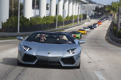 Lamborghini - L’evento, il primo di un programma di prove della durata di 10 giorni dedicato a media e dealers, è stato preceduto da una conferenza stampa che si è svolta a Lummus Park di Miami Beach. width=