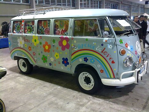 Volkswagen - Pulmanino Volkswagen Bulli art design alla Fiera di Padova width=