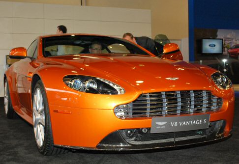 Lamborghini - Aston Martin, Audi, Bentley, BMW, Bugatti, Cadillac, Lamborghini, Range Rover, Rolls Royce soino qui presenti per conquistare un’area strategica, dove il settore del lusso segnala un trend in costante crescita. width=