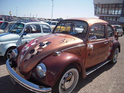 Volkswagen - Fantasiosa rielaborazione di una Volkswagen Maggiolino width=