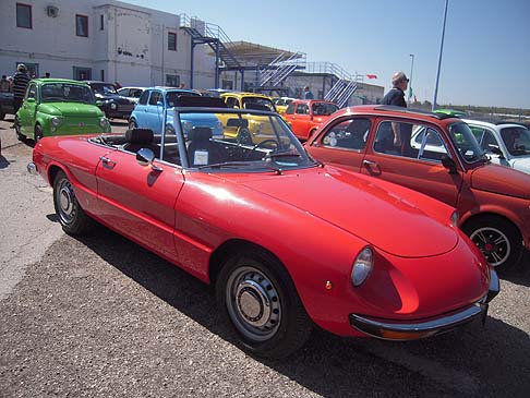 Fiat - L’esordio del raduno Giannini, nel 2014, aveva visto la partecipazione di ben 300 vetture, in mostra tra le vie della cittadina di Bitetto, in provincia di Bari. width=