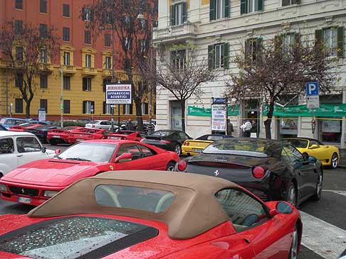 Telethon - Raduno romano con Ferrari, Maserati, Lamborghini e auto storiche per la raccolta fondi Telethon width=