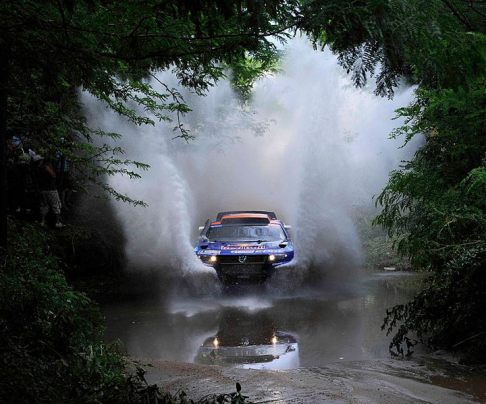 Volkswagen - Dakar 2011 Volkswagen Touareg width=
