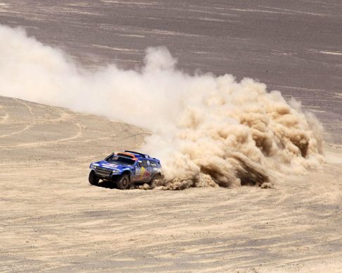 Volkswagen - Dakar 2011 Rally Volkswagen Touareg nel deserto width=