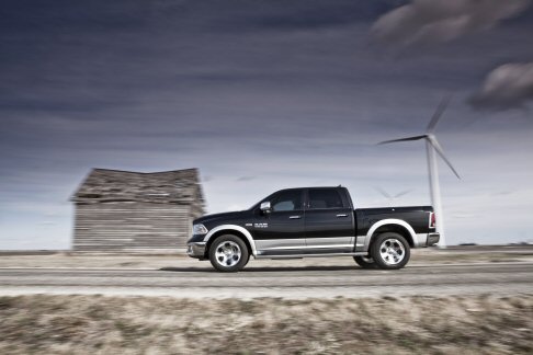 RAM - Il veicolo è equipaggiato con un’ampia scelta di motori, tra i quali si segnalano per le doti di economicità e potenza il 5,7 litri HEMI V-8 e il Pentastar V-6. width=