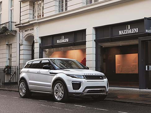 Land Rover - La trazione di Range Rover Evoque è stata ulteriormente migliorata con il sistema All-Terrain Progress Control(ATPC). width=