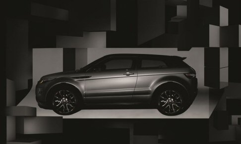 Land Rover - L’abitacolo si presenta elegante e lussuoso con i quattro sedili sportivi rivestiti di pelle Vintage Tan, rifinita a mano con impuntura baseball. width=