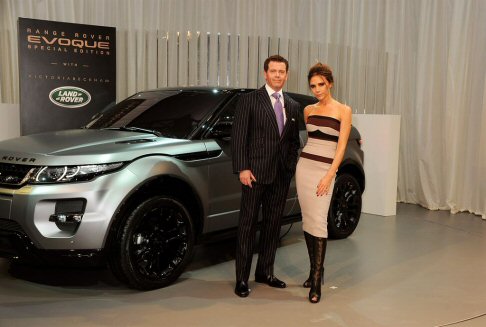 Land Rover - Tra le dotazioni figura il sistema Adaptive Dynamics, che controlla i movimenti del veicolo offrendo la migliore regolazione delle sospensioni.  width=