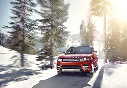 Land Rover - Ricco il pack di dotazioni che include il sistema Adaptive Dynamics a smorzamento continuamente variabile (CVD) e, sulle versioni più potenti, una modalità Dynamic del Terrain Response 2. width=