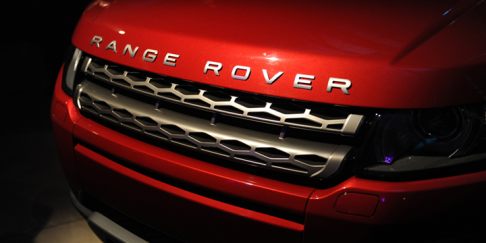 Land Rover - Dettaglio anteriore Rage Rover Evoque 5 porte width=