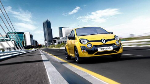 Renault - Parola d’ordine sportività per la versione RS, disponibile già a marzo nelle concessionarie del marchio. width=