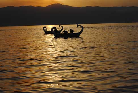 Reggio Calabria - Regata del Mediterraneo finale gara con lo splendido tramonto sulla Sicilia width=