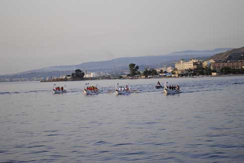 Reggio Calabria - Regata del Mediterraneo giunta alla 5^ edizione con gli equipaggi in gara nella finalissima width=