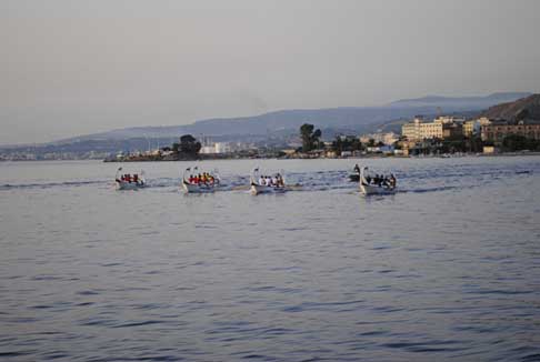 Reggio Calabria - Finale della Regata del Mediterraneo 2012 con i cinque equipaggi width=