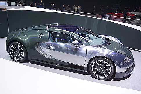 Bentley - Per quanto riguarda il brand Bugatti, infine, il marchio di elite si presenta a Ginevra con tre roadster.  width=