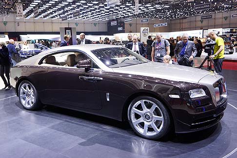 Bentley - La Rolls-Royce Wraith è la prima vettura al mondo dotata della tecnologia Satellite Aided Transmission (SAT). width=