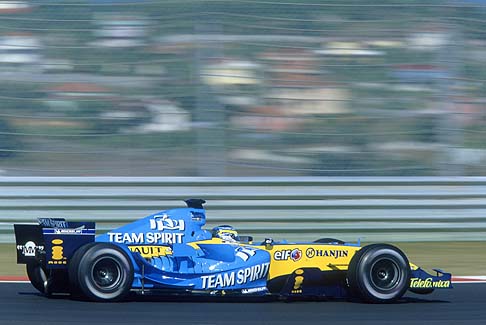 Renault R25 Formula 1 - Renault ha messo in campo una spettacolare serie di auto da corsa e da rally che hanno sfilato permettendo di ammirare la storia di un marchio lunga oltre un secolo.  width=