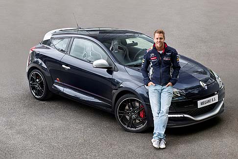 Renault - Megane RS Red Bull Racing RB8 accompagnata nella campagna di lancio dal pilota della Red Bull e tre volte campione del mondo Sebastian Vettel width=
