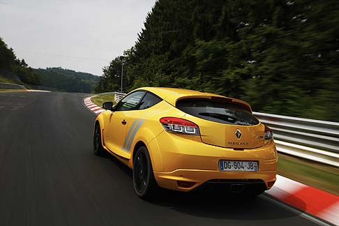 Renault - Da oltre dieci anni Mégane è assoluta protagonista della scena sportiva, come testimoniano i numerosi modelli sviluppati da Renault Sport. width=