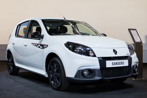 Renault - Nello stand dedicato trovano spazio tutte le novità del ricco catalogo Renault, con uno sguardo mirato alla nuova Clio e alla sportiva Fluence GT. width=
