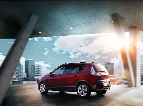 Renault - Nella versione WAVE le motorizzazioni offerte sono cinque, due benzina ( 1.6 110cv e 1.2 TCe 115cv S&S) e tre diesel (1.5 dCi 110cv, 1.5 dCi 110cv S&S, 1.5 dCi 110cv EDC). width=