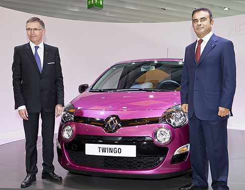 Renault - Carlos Tavares, Chief Operating Officer e Carlos Ghosn, Chairman and Chief Executive Officer vicino alla New Renault Twingo width=